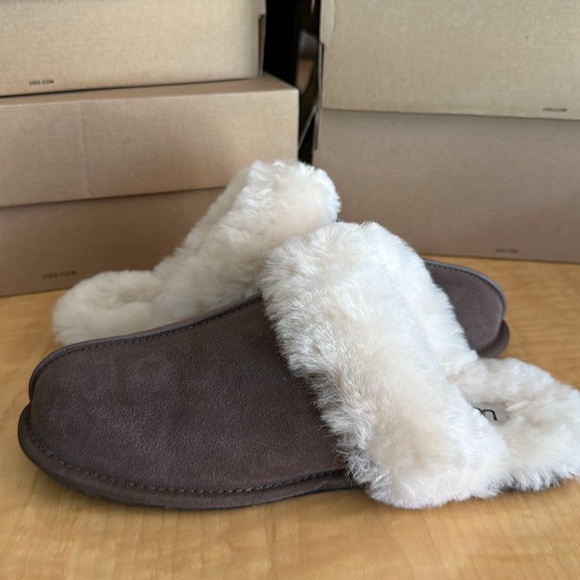 Ugg Women’s Scuffette ll Slipper - Picture 6 of 7